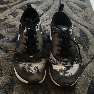 Nike Air Max Thea, size 6, color: black, silver and white